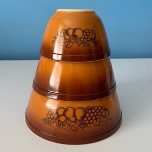 Pyrex Old Orchard mixing bowl 402